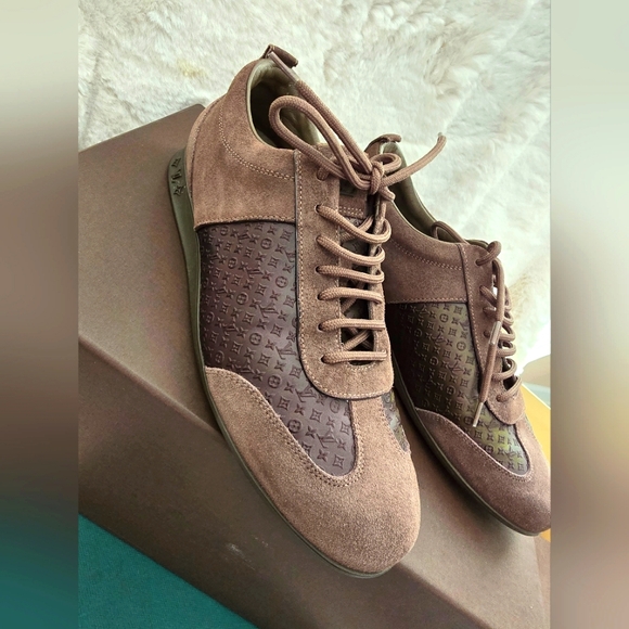 Louis Vuitton brand new walking sneakers. NW. Size 37. (Fits 7.5) - Picture 1 of 7